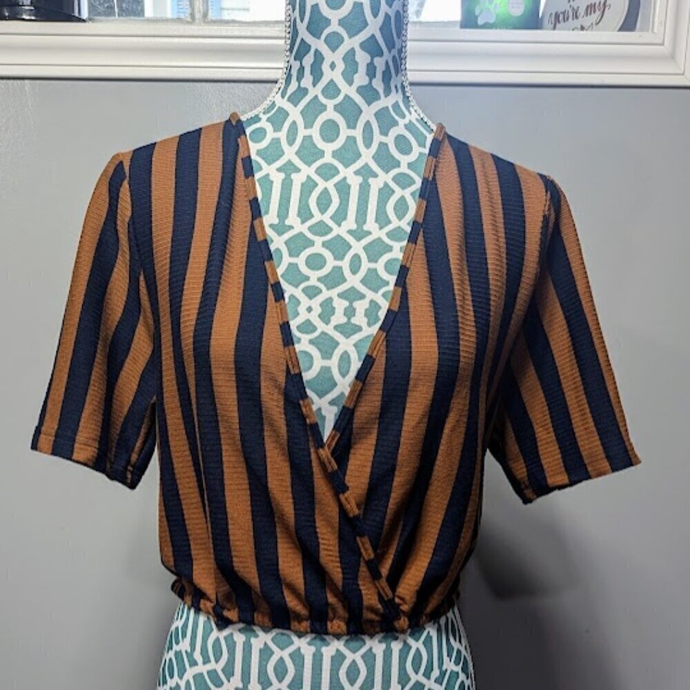 Brown and Blue Short Sleeve V Neck Top with Back Tie Size Medium